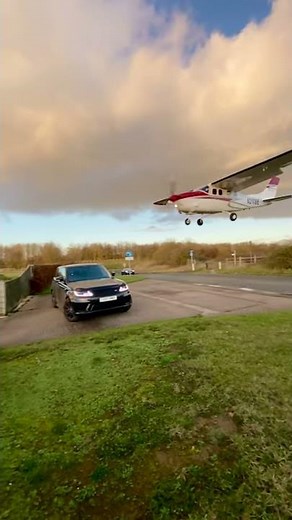 Dave Nash landing his Cessna Centurion P210N C-210 runway 28 Finmere UK