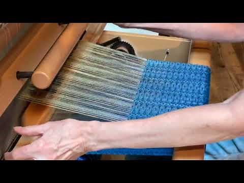 Weaving advancing twill and variation