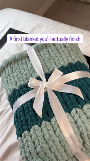 Jamie | Forever Cozy Knits on Instagram: "✨Comment FIRSTBLANKET (one word, no spaces) for the tutorial 🧶 . Happy knitting! . #tutorial #fingerknitting #handknitting #diy #forevercozyknits"