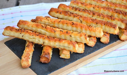 Sărățele cu mult cașcaval - rețeta de saleuri fragede și aromate