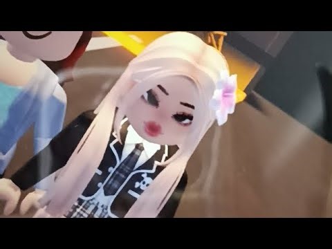 Dancing in Roblox Gabriella