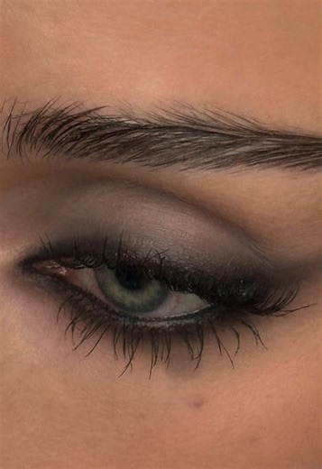 Smoky cool toned cat eye 🩶 PRODUCTS: @Charlotte Tilbury Charlotte’s Palette of Beautifying Trends - Super Neutral & Exagger-Eyes Volume Mascara (one of my absolute faves), @LHcosmetics Boring Nude Palette (sometimes I use this for my brows), @Diorbeauty Forever Nude Bronzer Velvet (same bronzer on face for makeup ✨harmony✨, @Anastasia Beverly Hills Waterproof Creme Color Jet Matte (old but gold)🖤 #makeup #makeupartist #makeuplook #makeuptutorial #smokyeyes #smokeyeyemakeup #smokyeye #smokyeyel