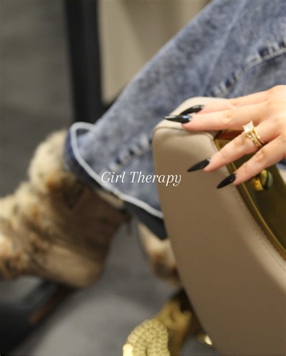 A new year, a new space, a new era 🤎 Good Hair Society was built on girl therapy, elevated luxury, and a safe space where beauty meets connection. GHS was built for you 📍Cherry Hill | NJ #girlythings #girltherapy #luxury #hairtok #salonowner