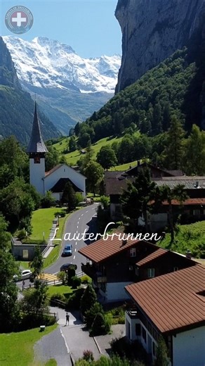 25K views · 1K reactions | ️ Lauterbrunnen – Tal der 72 Wasserfälle, Das Dorf selbst liegt idyllisch zwischen Wiesen und Bergen und ist ein perfekter Ausgangspunkt für Wanderungen oder Ausflüge in die Jungfrau-Region – etwa nach Wengen, Mürren oder auf die Kleine Scheidegg. ⛰️ Wer Natur, Ruhe und spektakuläre Aussichten liebt, ist hier genau richtig. #familyfriendly #adventure #naturelovers #nature #hiking #streetsofswitzerland | Streets of Switzerland | Facebook