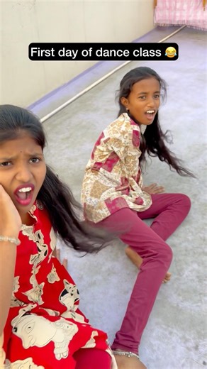 Dance Cheyamante Circus Chesthunnaru 😂 | Funny sisters