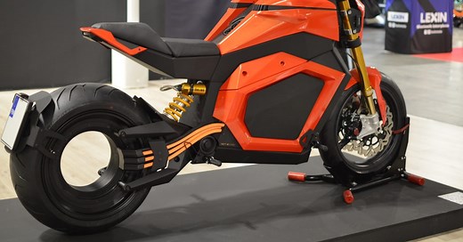 Tron-style electric motorcycle gets 300 km range and insane 1,000 NM torque