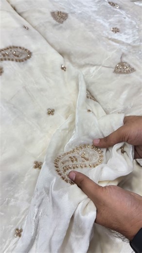 𝐏𝐔𝐍𝐉𝐀𝐁𝐈 𝐒𝐔𝐈𝐓 (KHALSA TEXTILEⓇ) on Instagram: "Rs.720 per meter ✨ Pure velvet embroidered ✨ 100% original quality in velvet Dyeable fabric Velvet with embroidery Shipping free on order of 2.5 meters or above WhatsApp 81463-44403 WhatsApp 84466-13013 #khalsatextile #luxkhalsatextile"