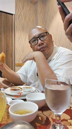 Chef Tatung on Instagram: "Dimsum o’clock is my kind of happy hour. Snuck into King Chef during their promo hours and let’s just say… self-control left the chat. From the first siomai to that last bite of dumpling, I was quiet — and you know it’s serious when I stop talking and just eat. There’s something about good dimsum that hits different — steaming baskets, that first dip in chili sauce, and the “isa pa nga” energy at the table. Safe to say, babalik ako. And yes, promo hour is dangerous… co