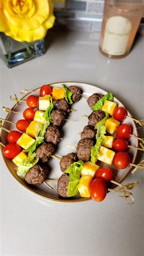 Comment Link for the meat slicer. Fast and delicious appetizer This meat slicer from ONCE FOR ALL made it look so simple to make those appetizers. It's a knife set for meat slicing and shredding. Ingredients: Beef meat Salt Black pepper Paprika Olive oil Lettuce Cherry Tomato Cheese Cubes #fyp #foodie #cooking #love #food #viral #tasty #usa #amazon #amazonfinds #meatslicer #foodphotography | Rabeb-Cuisine