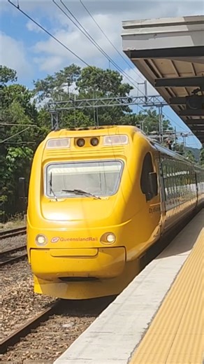 City of Rockhampton tilt train at Nambour. #trains #australiantrains #queenslandrail #shorts