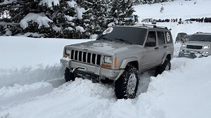 375K views · 5.6K reactions | M57 Cherokee ve 4.0 atmosferık Jeep arasında daglar akdar fark var . reels #offroad #cotanakoffroad #jeepgrandcherokee #4x4 #4wd #giresun #karadeniz #nissannavara #nissanpatrol #mitsubishil200 #toyotalandcruiser #toyotahilux | Çotanak OFF ROAD & Camping | Facebook