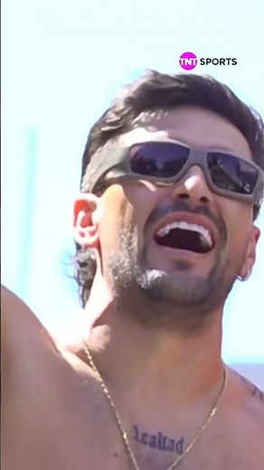 O ARRASCAETA CONVOCOU A TORCIDA! 🔴⚫ A rua virou MARACANÃ na festa do Flamengo! #shorts