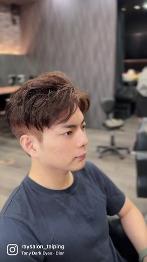 [ Korea Mens Perm ➕ Warm Brown] #CommaHairstyle #HairstyleTrendy2023 火红男性韩式卷🔥 改造新郎哥🕺 烫个大纹路 ➕ 染啡色提亮脸部 让整个人瞬间白皙 ✨ 大推给各位准备拍婚纱照或结婚当天 💯 拍照起来很有质感 & 高级感 🔥 永不过时的simple & nice 发色 ❤️ 头发很厚很直 只要烫个深波纹方便日常打理🙋随心所欲控制自己想要的发型❤️ ☑️突破传统烫发技术 烫出来不会干巴巴的 整个过程前后只是搽了#GoldilocksAquaSerum 提升滋润线条感 💧💦 直到拍照都没有上到任何造型品❤️ #KoreaMensPerm #Coloring #WarmBrown #暖棕色 #NakanoCaradeco #SMplex