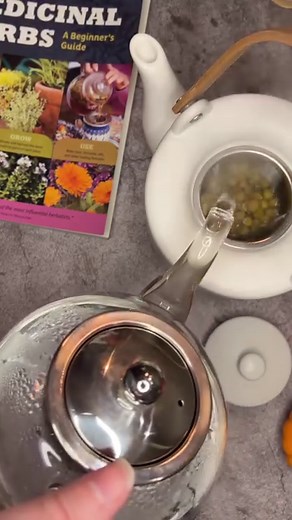 🌿Calming Chamomile Tea🌿 Nothing could be simpler than making a cup of chamomile tea, whether with fresh or dried flowers, and few things are more calming and peaceful. To make the tea: Use 1 teaspoon of dried flowers or 2 teaspoons fresh flowers per cup of water. Let steep, covered, for 15 to 20 minutes. Chamomile contains bitters; the longer it steeps, the stronger the bitters. For a better-tasting, less bitter infusion, steep less. To use: Drink 2 to 3 cups daily, or as often as needed. This