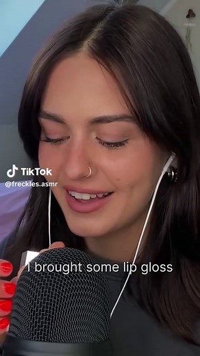 ASMR Applying Lip Gloss 💋 #asmr #relaxingsounds #lipglossapplication