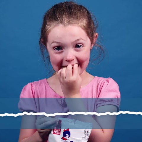 Utz Party Mix – 1 oz. Bags (60 Count) Tasty Snack Mix of Corn Tortilla, Nacho Tortilla, Pretzel, BBQ Corn Chip and Cheese Curl, Perfect for Vending Machines, Individual Snacks to Go, Trans-Fat Free