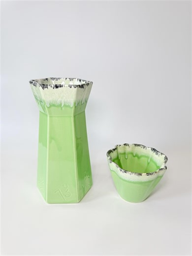 Vintage Hull Pottery Green & White Drip Glaze Vases- Choice of Large Pagoda #P4 Hourglass Vase or Small Coronet Vase #204- 1950s/1960s - Etsy