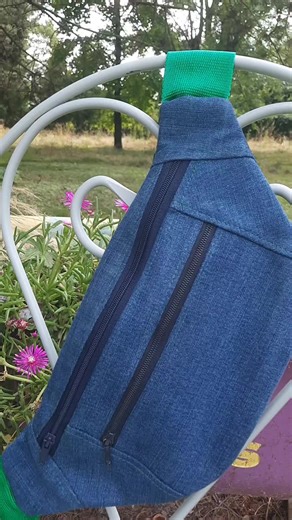 je vous présente mon nouveau drop ! rétro, coloré et estival 🧡 chaque banane a sa doublure colorée à motifs et une large anse pour un max de confort pour vous accompagner tout l'été ! laquelle est ta préférée ? 🥰🥰 #lesraccommodés