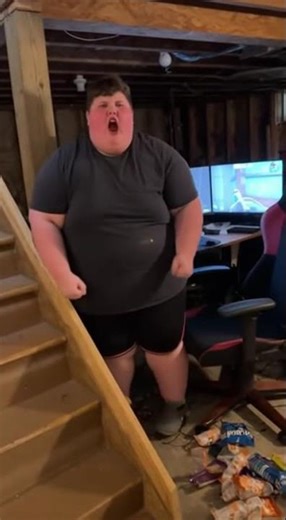 Gamer Rage Kid Screams at Mom for Snacks