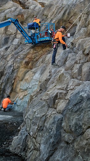 Turning Nothing into Something Solid ⬇️ It’s an incredible process—taking a blank slope and transforming it into a natural-looking rock formation built entirely from concrete. ——These rock sculptures aren’t just for looks. They serve a critical purpose: slope stabilization and rockfall safety. By sculpting durable concrete into rock-like structures, we create both a functional retaining system and a natural aesthetic that blends seamlessly into the environment. From raw shotcrete placement to th