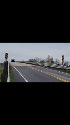 📍🎥: Bordelon Bridge over I-10 in St. Martin Parish Ahead of the big freeze, DOTD crews are continuing to pretreat overpasses and bridges in St. Martin Parish, and throughout Acadiana, to keep Louisiana roads safe. #WinterStormFern | Louisiana Department of Transportation and Development (DOTD)