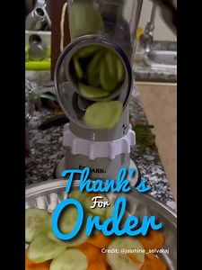 Spotted! Si Mr. Selvaraj, mas pinaeasy ang buhay sa kusina gamit ang Edmark Smart Drum ni @jasmine_selvaraj! 🥗 Bakit maghirap kung pwede namang effortless ang pag-slice at shred ng gulay? Tara na’t i-level up ang salad game mo! 🍅🥒 Naka-experience ka na ba ng ganitong dali? Share mo naman ang favorite mong recipe sa comments! https://edmarklivemall.com/products/smart-drum-promo | Edmark Live Mall