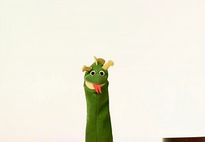 Watch Peacock work some magic and turn Bard the Dragon into a pumpkin in this EXCLUSIVE puppet clip! | Baby Einstein