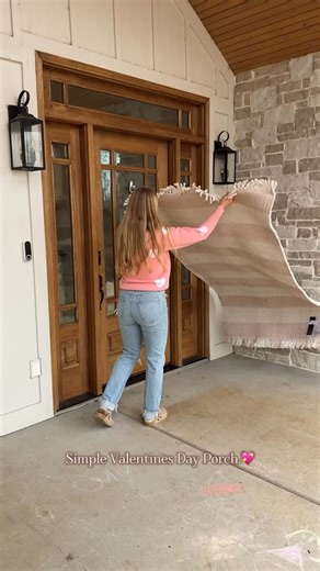 Simple Valentine’s Day porch decor! 💕 Comment PORCH and I’ll send you links to everything I used!! I loveeee decorating with pinks and flowers! The heart boxwood topiary’s are my FAVORITE! I also love the artificial hydrangea bushes!! They are perfect for spring decor and they paired perfectly with my valentines decor!🥹💕 The heart wreath was also perfect for my front door!! #valentines #valentinesday #vday #valentinesdecor #valentinesdaydecor #valentinesideas #happyvalentinesday #porchdecor |