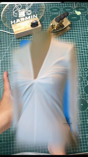 Harmianti on Instagram: "Tricks Drape pattern ❤️👗💛 #sewing #fashiondesign #clothing #dressmaker #tutorial #diy #fblifestyle #pattern #fashionshow"