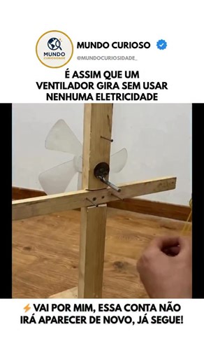 Mundo Curioso on Instagram: "🌀 Como um ventilador gira sem usar eletricidade? ⚙️ O segredo está na energia mecânica. Ao puxar a corda, você aplica uma força que é convertida diretamente em movimento de rotação. 🔧 O que acontece aqui: 🔹 Força aplicada manualmente 🔹 Conversão de energia potencial → cinética 🔹 Eixo transmite o movimento 🔹 As pás giram sem precisar de corrente elétrica 📌 É o mesmo princípio usado em: 🪀 Ioiôs ⚙️ Furadeiras manuais 🧰 Mecanismos antigos 🤯 Nem toda máquina pre