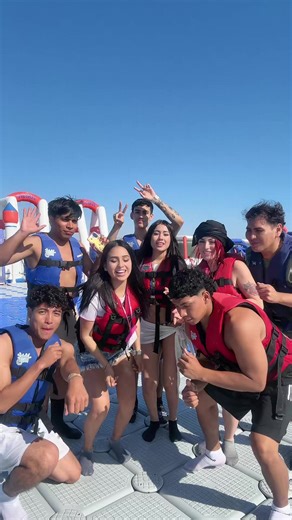 Beso de Kong y Daniela Taquire: Un Momento Especial