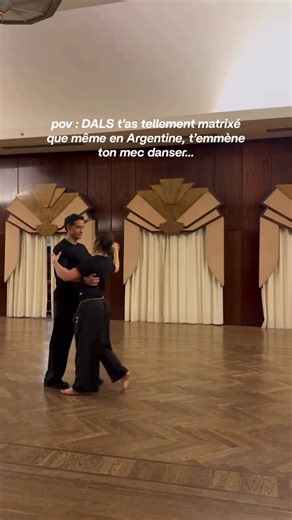 🚨 Juju Fitcats et Tibo InShape se sont envolés en Argentine pour célébrer leur première année de mariage, quelques semaines après la finale de "Danse avec les stars". À Buenos Aires, le couple s’est essayé au tango, une façon pour Tibo de partager la nouvelle passion de sa femme. Très complice, il a voulu apprendre à danser pour mieux la comprendre. Une jolie preuve d’amour et de soutien. 💃❤️ (via Instagram)