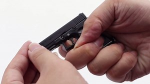 1:3 G17 Pistol Shape Keychain Gun Model Key Collection Gift Gun Shape Pendant for Men Army Fan (Tan)