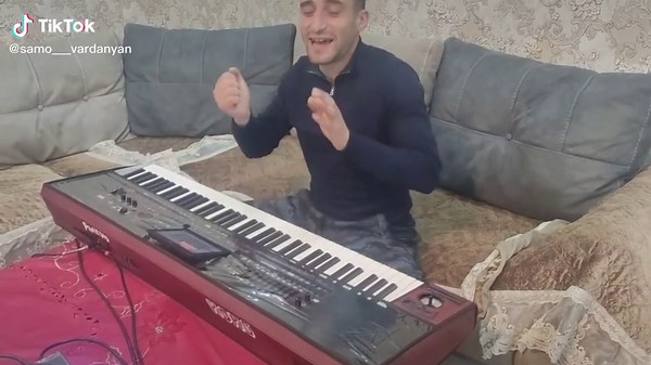 Exploring Electronic Keyboard Techniques and Tips