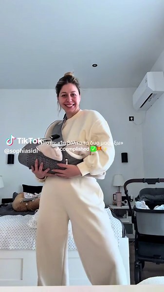 Βόλτα = Πήγαμε να πάρω ένα δέμα από το box λίγο πιο κάτω από το σπίτι μου 😂 . ΝΑΙ ο μάρσιπος αυτός ξαπλώνει και είναι από @Eshop4all.gr ❤️ . #mamasidi #newbornbaby #firsttimemom #μαρσιπο #μωρο