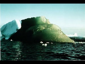 Mysterious green icebergs from Antarctica might be fertilizing the southern ocean