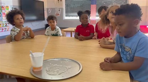 🫧✨ Today our kids had a blast with a fun bubble-blowing activity! Using straws and soap, they explored how bubbles form while practicing their breathing and motor skills. 🧼💨 So much laughter and learning all in one activity! 💛 | Top Kids Bilingual Preschool MacDill