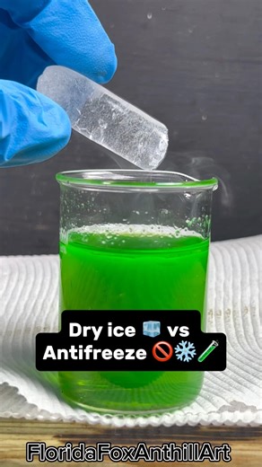 Dry ice 🧊 vs Antifreeze 🚫❄️🧪#Satisfying #Experiment #Science #ASMR #DryIce