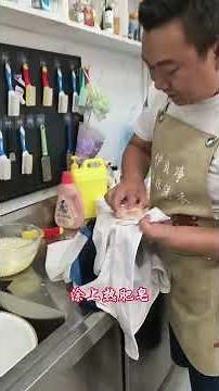 Washing tips: clean correctly, no laundry needed! #OilyStain #InkStain #WhiteSneakers