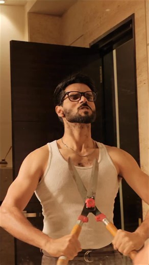 San Kalra on Instagram: "always highly recommend investing in a good trimmer cus ive embarrassingly been thru those times when ₹500 ones would ruin my skin! Braun BT9 has crazy battery life & gives sharp precision, great for perfect grooming. comment ‘Braun’ to get the link, or just dm me this reel"