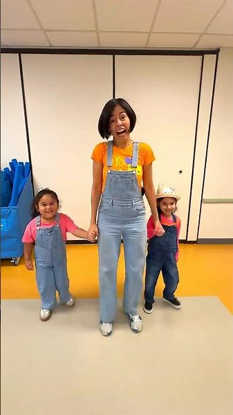 Christina y sus amigas nos enseñan a elegir el camino correcto☺️💙 #123andres #cancionesinfantiles