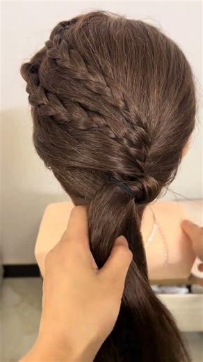 In just 4 steps you can create a retro updo. Even if it s soft and flat it can still s