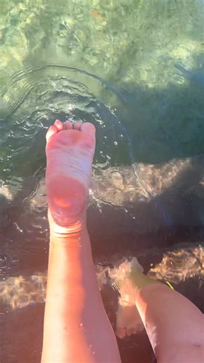 Cold shower vs. hot shower: What are the benefits?Cold water immersion and cold showers offer several benefits, including reduced inflammation, improved muscle soreness and recovery, and potential improvements in mental health and mood. Other advantages may include a boost to your metabolism, enhanced circulation, and a stronger immune system. Physical health benefitsReduces inflammation: Cold water causes blood vessels to constrict, which can help reduce swelling and inflammation, beneficial fo