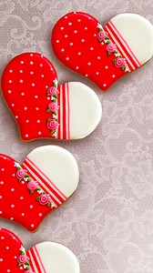 568K views · 4.1K reactions | Cute polka dots with tiny icing roses. #valentinesday #cookies #cookiedecorating #MyLittleBakery | My little bakery | Facebook