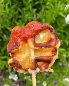 Whether you use traditional cheese mix or plant-based dairy-free cheese and Krusteaz gluten-free pancake mix, these waffle pizza bites are a guaranteed crowd-pleaser for any diet! 📸: real.at.tiffanys (IG) | Krusteaz