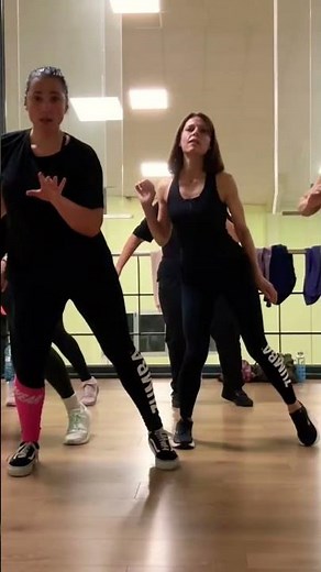 Zumba Coreo 🔥 libera estrés en 2 minutos | Cris Murcia que no vive en Murcia 😅