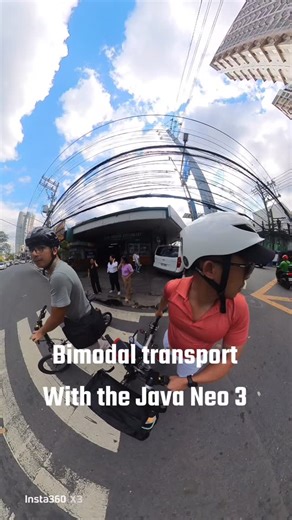 Bimodal with @leandromangubat to QC Kapihan using the Java Neo 3 Personally I’m not really a fan of bimodal commute specifically with the MRT. I can easily bike along EDSA so I prefer doing that. Going up and down flights of stairs also makes me sweatier than biking all the way. There are instances though where going bimodal will be faster than bike commuting all the way, so it really depends on the situation. That said, the Java Neo 3 is lightweight (around 10kgs without accessories) and can ea