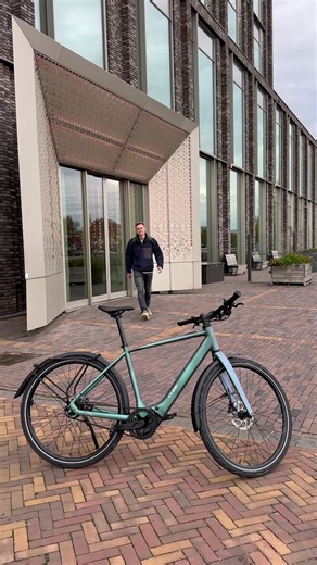 3.9K views · 12 reactions | Cube Editor SLT  De lichtgewicht e-bike voor iedereen die tempo, stijl en comfort wil combineren.  Perfect voor sportieve ritten én je dagelijkse woon-werkverkeer. Snel. Strak. Slim. #Zoevers #elektrischefietsenspecialist #Nijmegen #Lent #CubeBikes #EditorSLT #LightweightEbike #WoonWerkVerkeer #SportiefFietsen | Zoevers | Facebook