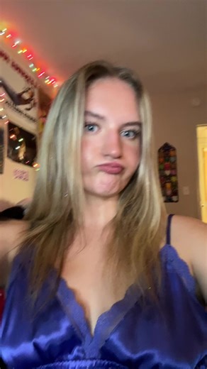 Gabriella (@gabreeezella)’s videos with Red Roses (feat. Landon Cube) - Lil Skies