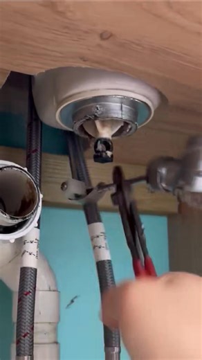 How to fix a basin waste! #asmr #asmrsounds #howto #diy #plumbing #shorts #fblifestyletyle #fblifestyle #fblifestyletyl #fblive #lifestyle #life #lifehacks #lifeisbeautiful #lifequotes #short #furnituresale #homedecor #smallbusiness #localbusiness #homeforsale #homefurniture #realestate #toolsale #vintagefurniture #appliancesaleThe | plumber video